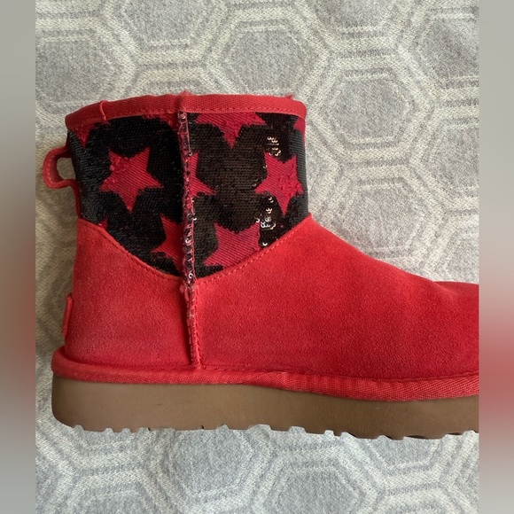UGG Classic Mini Sequin Stars Ankle Boots Red Black Size 7 Women’s - Picture 7 of 13